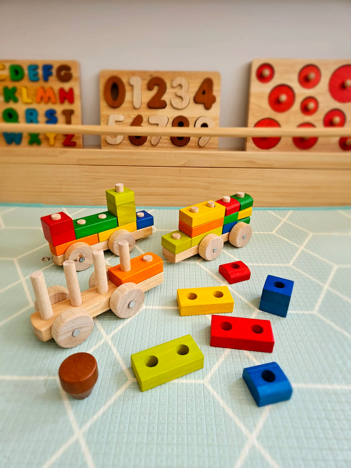 QToys Australia (USA) Stack & Pull Train