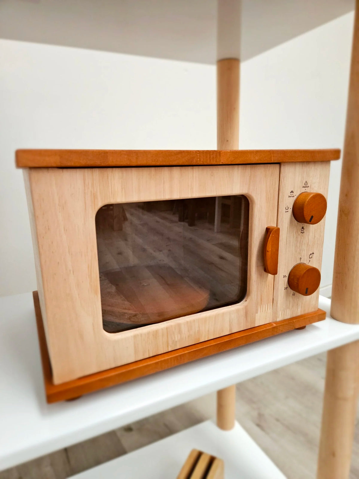 QToys Australia (USA) Wooden Microwave Oven