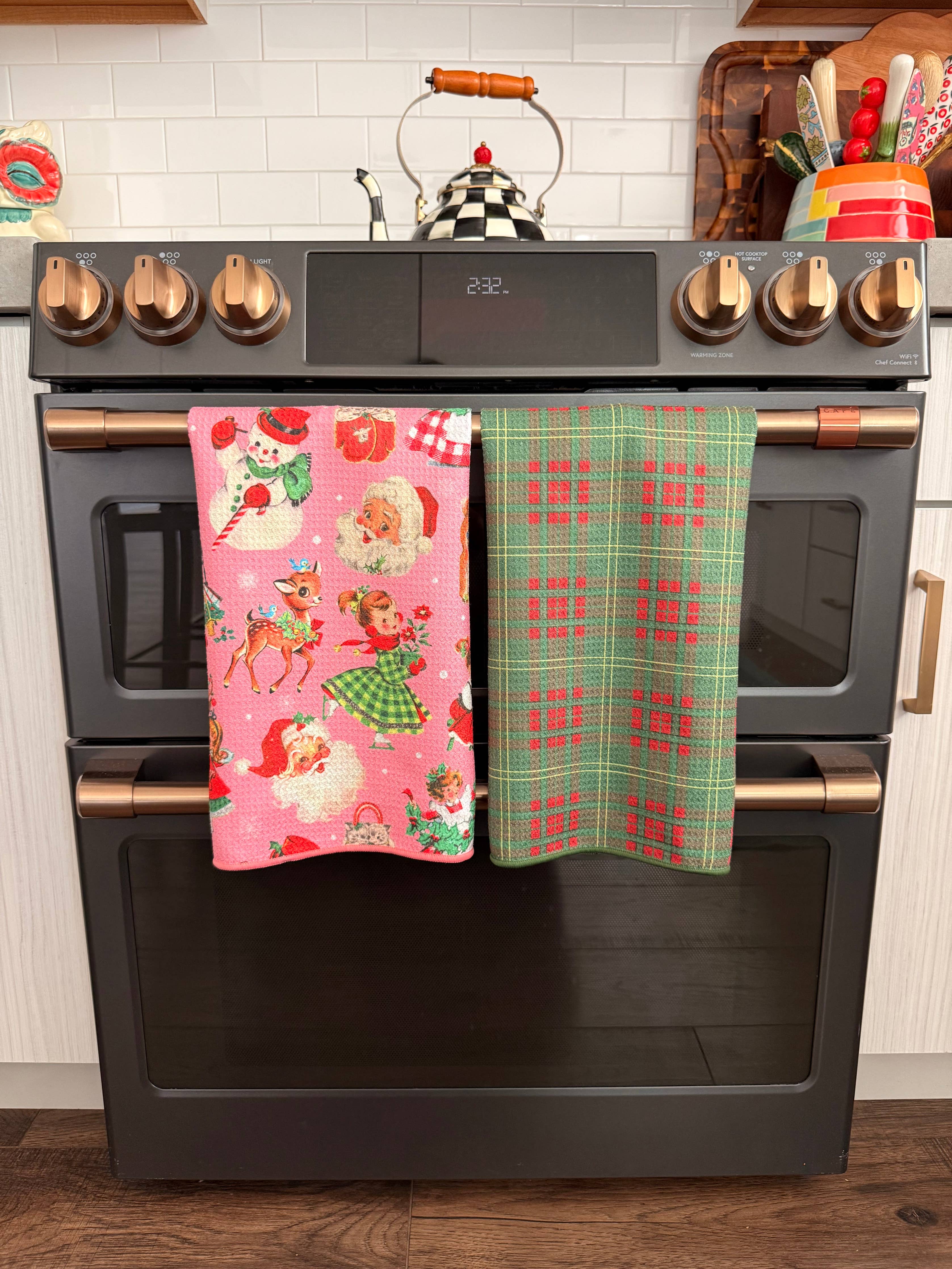 Crae.Home - Old Fashion Fun: Double-Sided Hand Towel