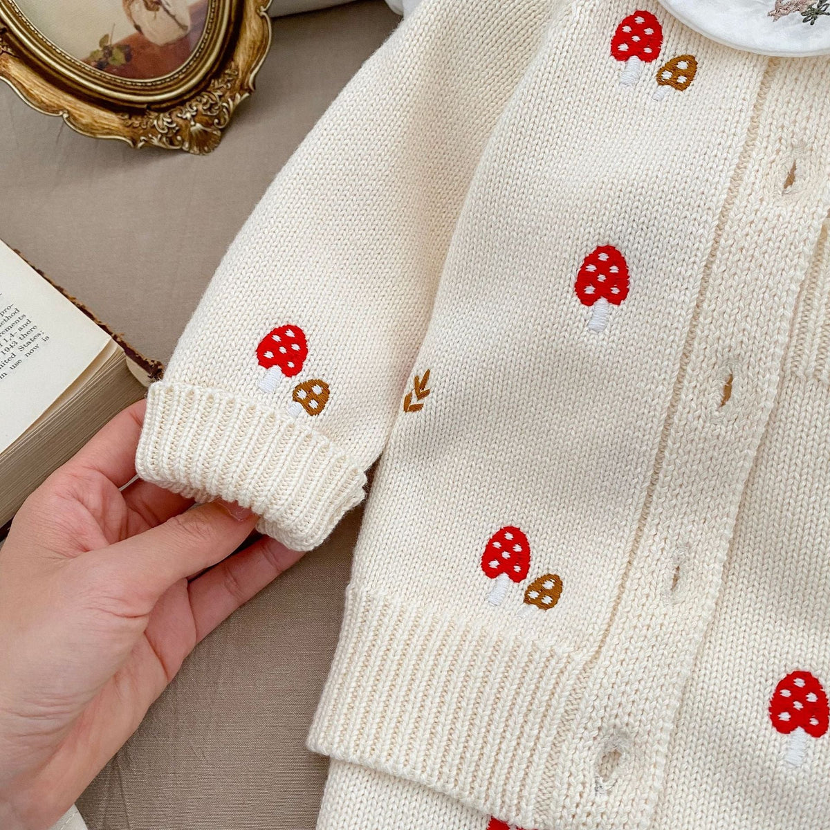 Baby Girl Embroidered Pattern Sleeveless Onesie
